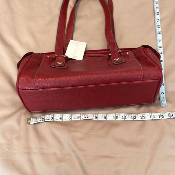 NWT First Issue red pebbled faux leather bag 1 inside & outside pocket zip close - Picture 13 of 13